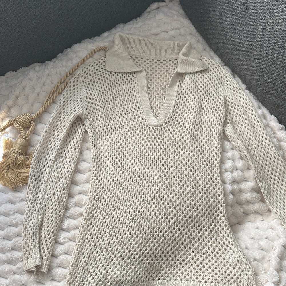 Chic Cream V-Neck Sweater